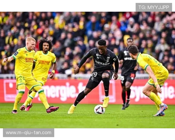 莱比锡红牛输球，拜仁绝平后仍保持德甲9分领先优势。