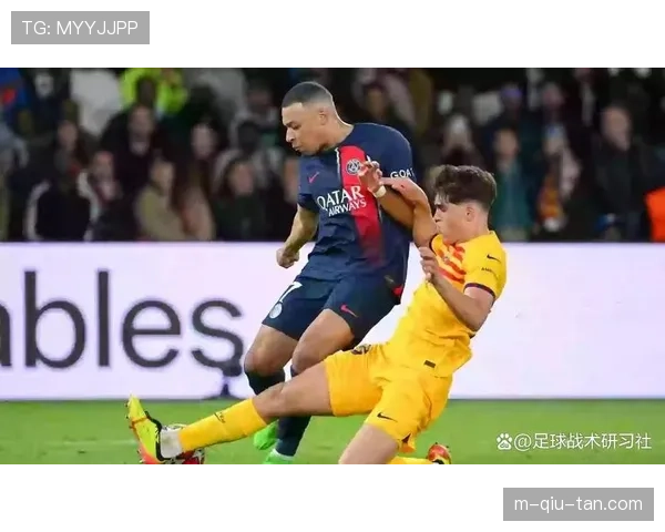 巴萨训练课重点演练由守转攻,针对对手混合防守进行破解